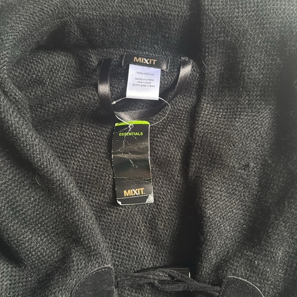 Black and Ivory Shawl Sweater - Picture 2 of 5